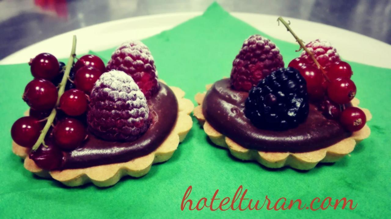 Hotel Turan เลส์เดอซาลป์ ภายนอก รูปภาพ